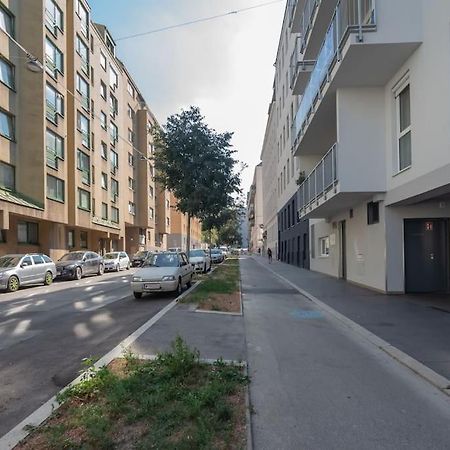 Grosse Terrasse, Klimaanlage Und U-Bahn Naehe Apartment Viena Exterior foto