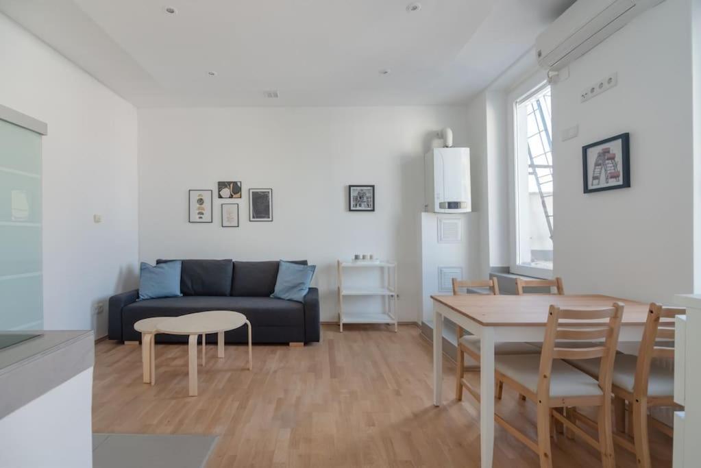 Grosse Terrasse, Klimaanlage Und U-Bahn Naehe Apartment Viena Exterior foto