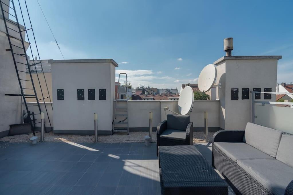 Grosse Terrasse, Klimaanlage Und U-Bahn Naehe Apartment Viena Exterior foto