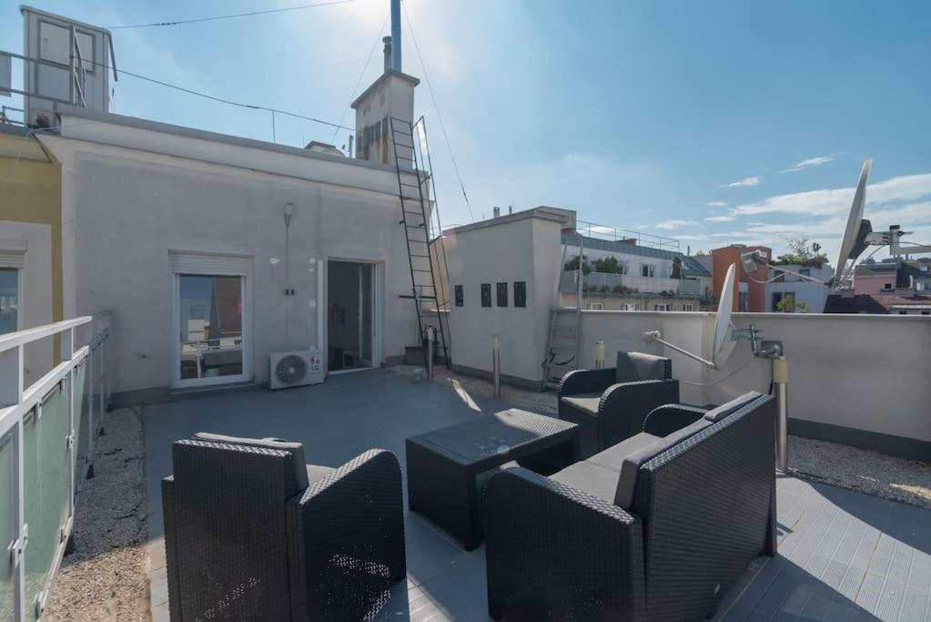 Grosse Terrasse, Klimaanlage Und U-Bahn Naehe Apartment Viena Exterior foto