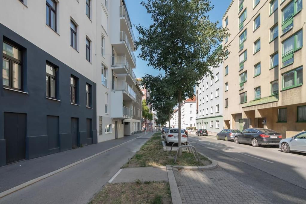 Grosse Terrasse, Klimaanlage Und U-Bahn Naehe Apartment Viena Exterior foto