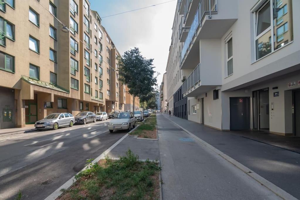 Grosse Terrasse, Klimaanlage Und U-Bahn Naehe Apartment Viena Exterior foto