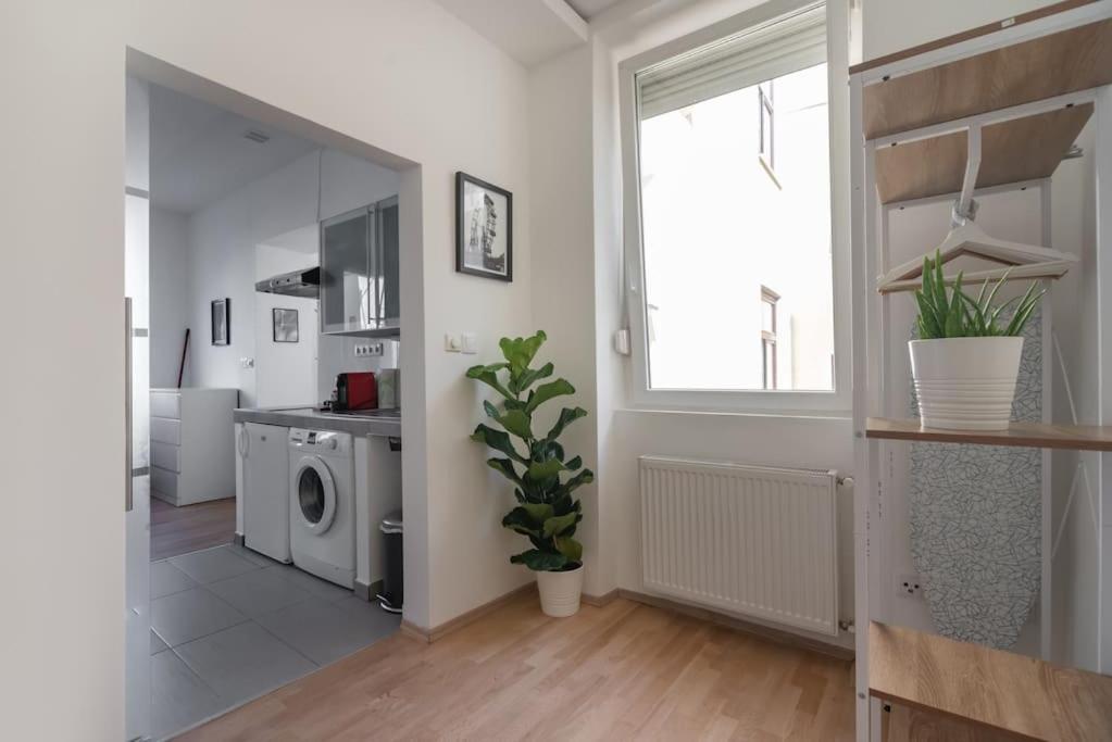 Grosse Terrasse, Klimaanlage Und U-Bahn Naehe Apartment Viena Exterior foto