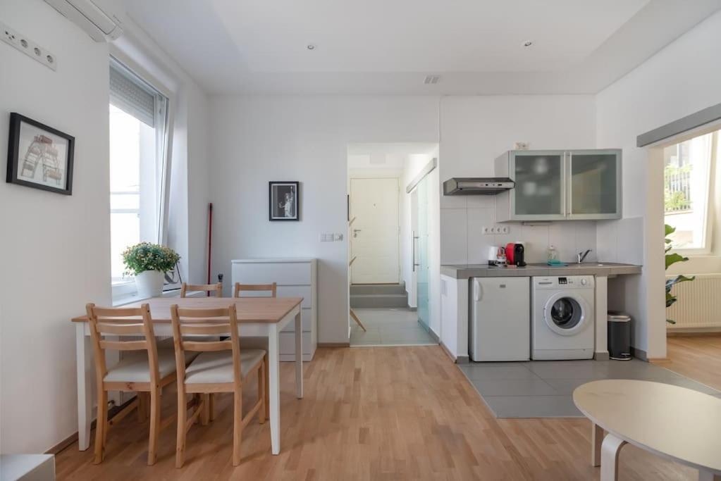 Grosse Terrasse, Klimaanlage Und U-Bahn Naehe Apartment Viena Exterior foto