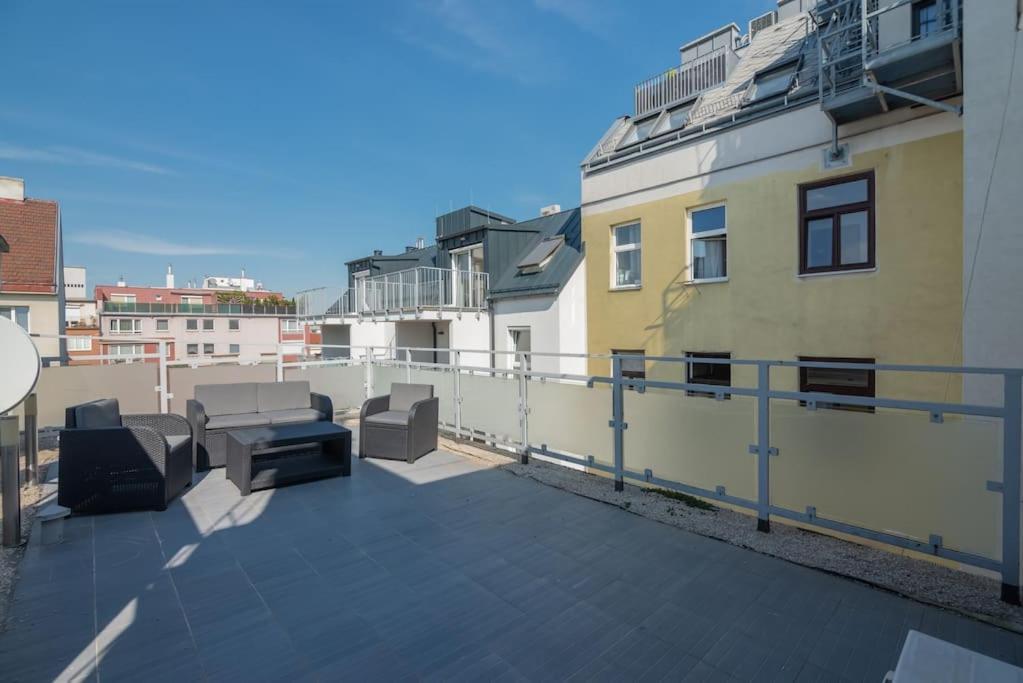 Grosse Terrasse, Klimaanlage Und U-Bahn Naehe Apartment Viena Exterior foto